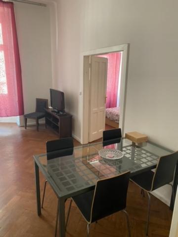 Large 3 Bedroom Family Apartment Close To The River Prag Exterior foto