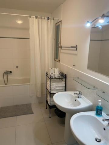 Large 3 Bedroom Family Apartment Close To The River Prag Exterior foto