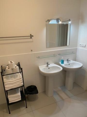 Large 3 Bedroom Family Apartment Close To The River Prag Exterior foto